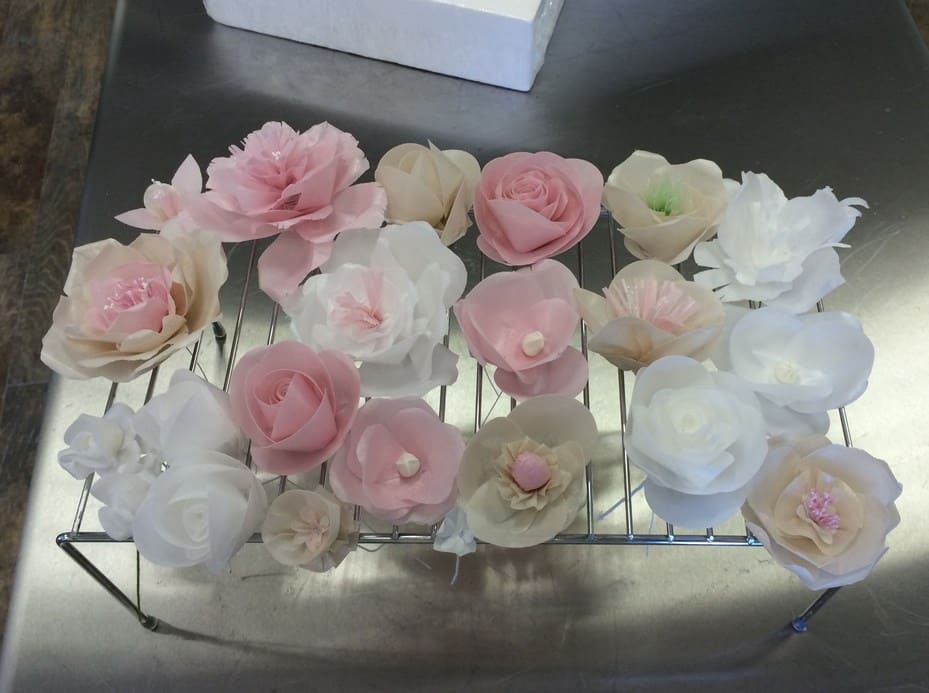 Как сделать цветы из вафельной бумаги